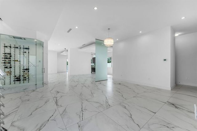 8221 NW 34th Dr, Doral, FL 33122