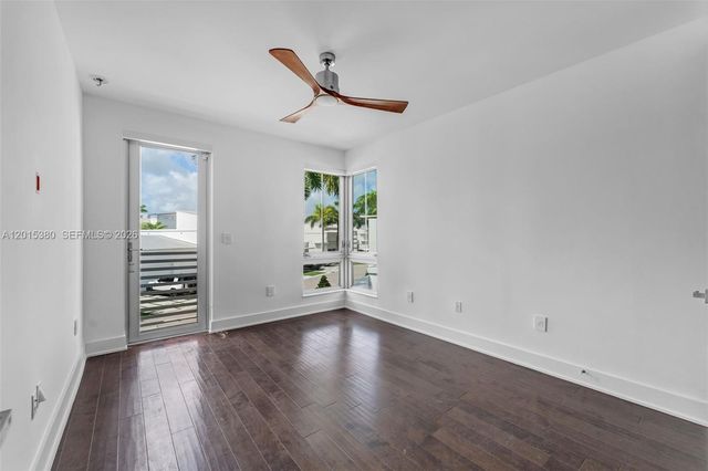 8221 NW 34th Dr, Doral, FL 33122