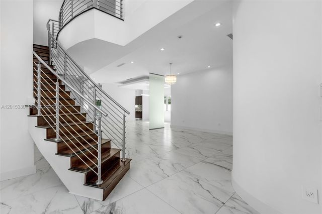 8221 NW 34th Dr, Doral, FL 33122