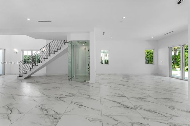 8221 NW 34th Dr, Doral, FL 33122