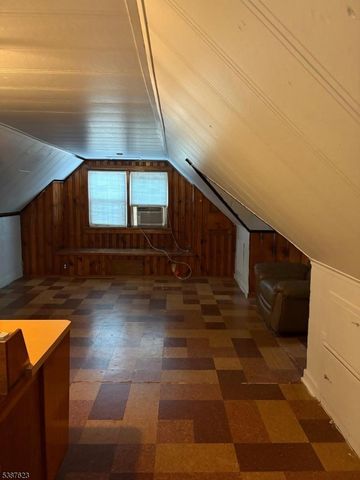 91 Birchwood Dr, Elmwood Park Boro, NJ 07407