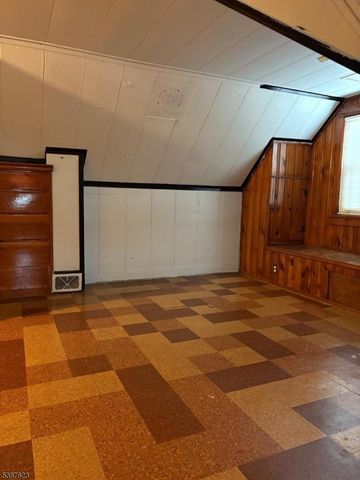 91 Birchwood Dr, Elmwood Park Boro, NJ 07407