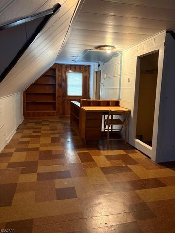 91 Birchwood Dr, Elmwood Park Boro, NJ 07407