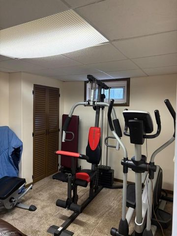 91 Birchwood Dr, Elmwood Park Boro, NJ 07407