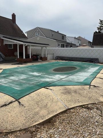 91 Birchwood Dr, Elmwood Park Boro, NJ 07407