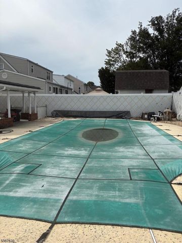 91 Birchwood Dr, Elmwood Park Boro, NJ 07407