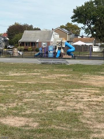 91 Birchwood Dr, Elmwood Park Boro, NJ 07407