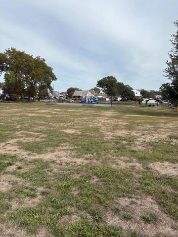 91 Birchwood Dr, Elmwood Park Boro, NJ 07407