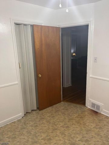 91 Birchwood Dr, Elmwood Park Boro, NJ 07407