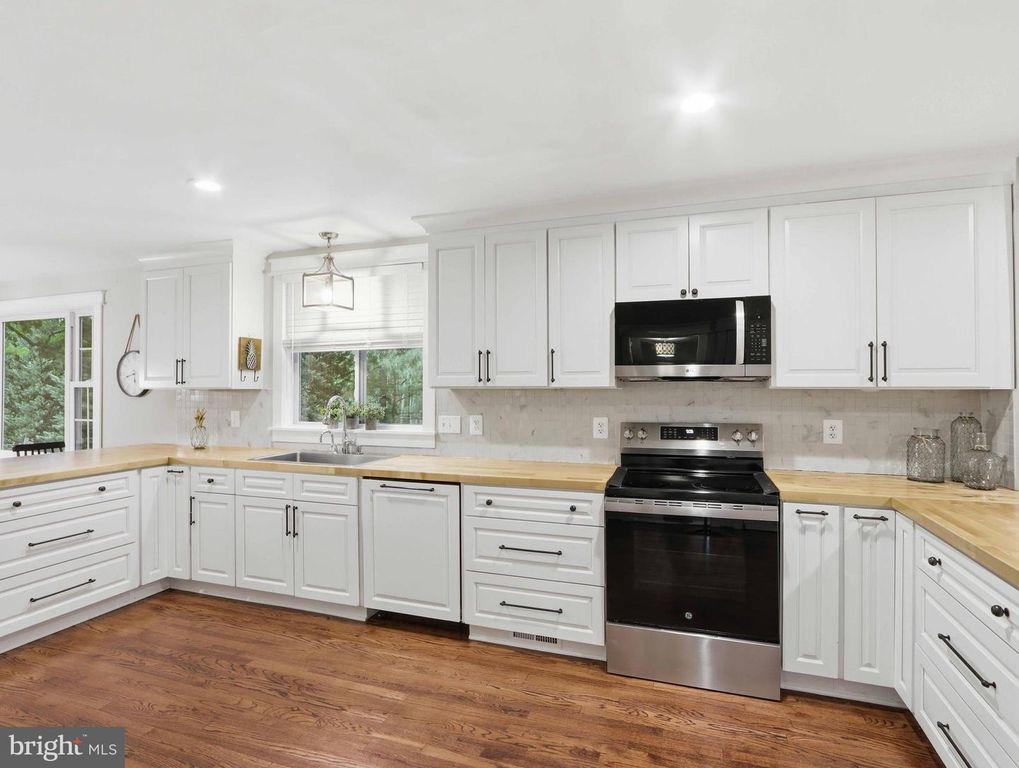 Image 11 of property listing at 380 SHEFFIELD RD, Severna Park, MD 21146