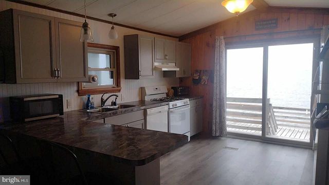 212 NEW JERSEY AVE, Fortescue, NJ 08321