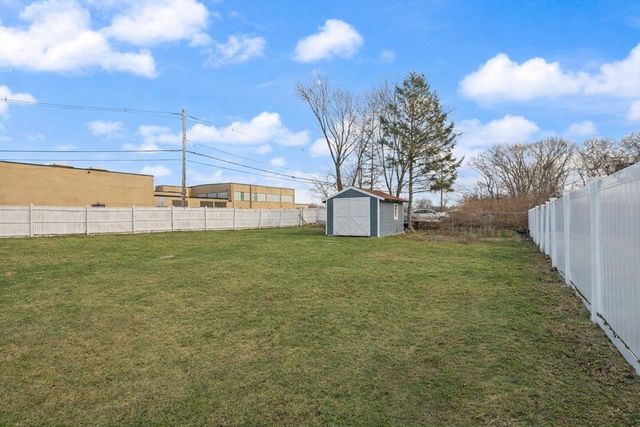 134 Oak St, Brockton, MA 02301