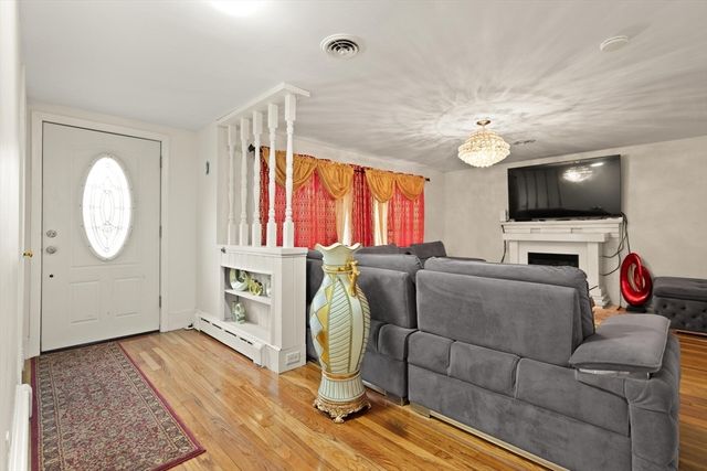 134 Oak St, Brockton, MA 02301