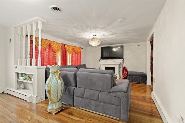 134 Oak St, Brockton, MA 02301