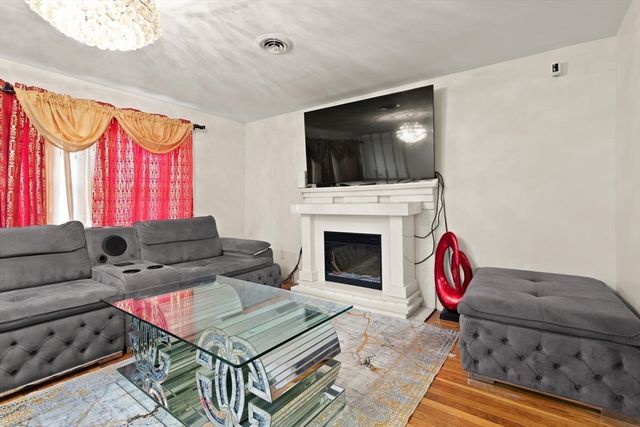 134 Oak St, Brockton, MA 02301