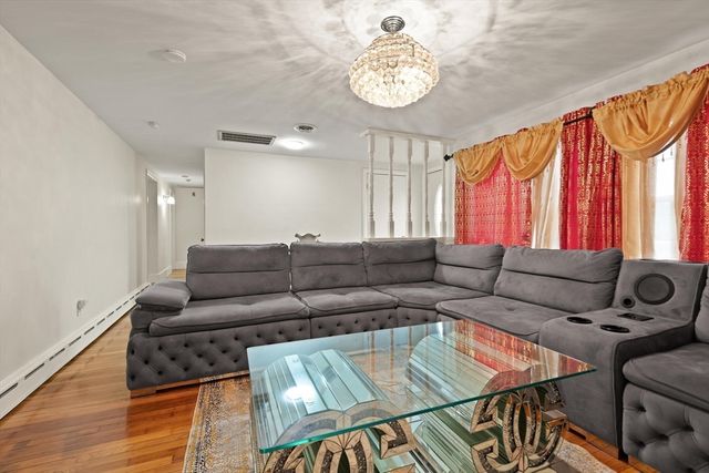 134 Oak St, Brockton, MA 02301