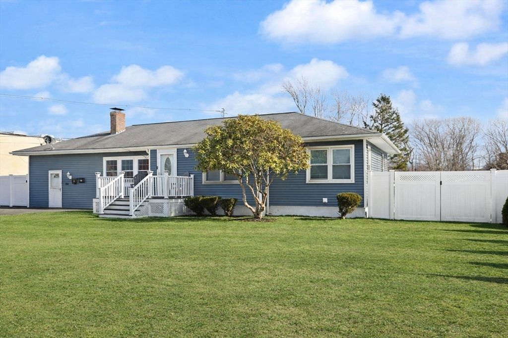 134 Oak St, Brockton, MA 02301