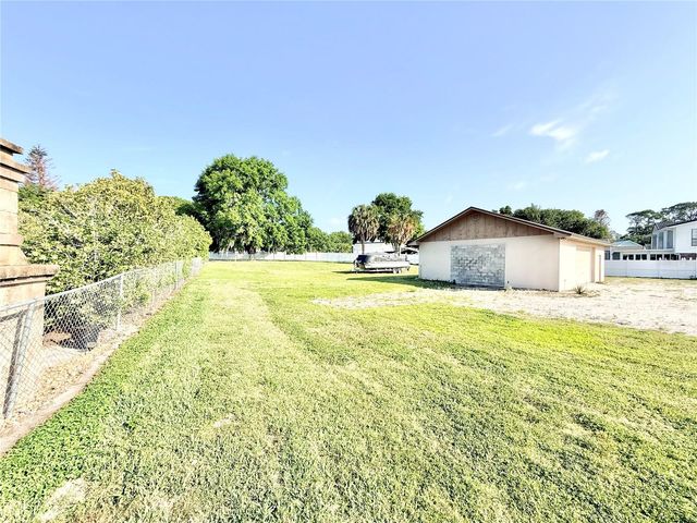 3155 LAKESHORE DRIVE, Mount Dora, FL 32757