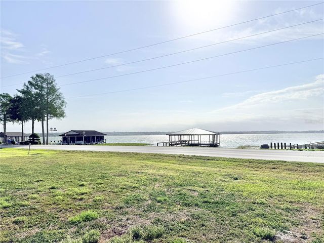 3155 LAKESHORE DRIVE, Mount Dora, FL 32757