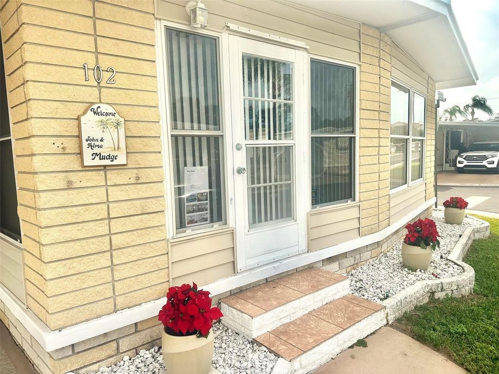 2000 E BAY DRIVE 102, Largo, FL 33771