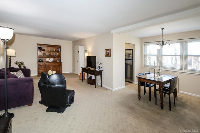 34 Pearsall Avenue 3G, Glen Cove, NY 11542