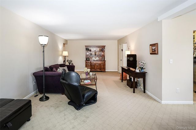 34 Pearsall Avenue 3G, Glen Cove, NY 11542