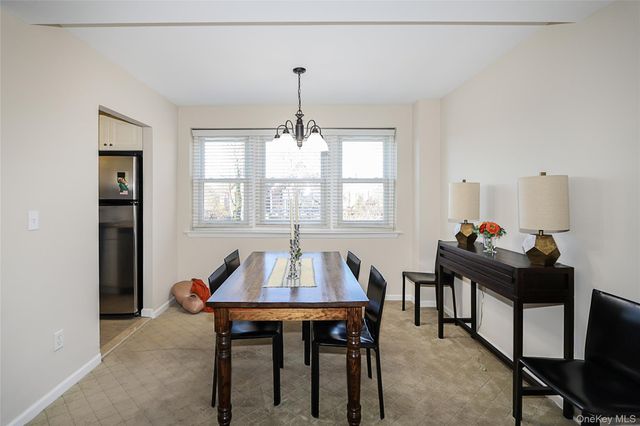 34 Pearsall Avenue 3G, Glen Cove, NY 11542