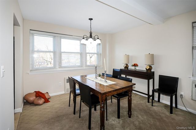 34 Pearsall Avenue 3G, Glen Cove, NY 11542