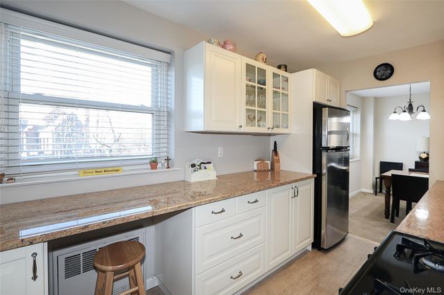 34 Pearsall Avenue 3G, Glen Cove, NY 11542