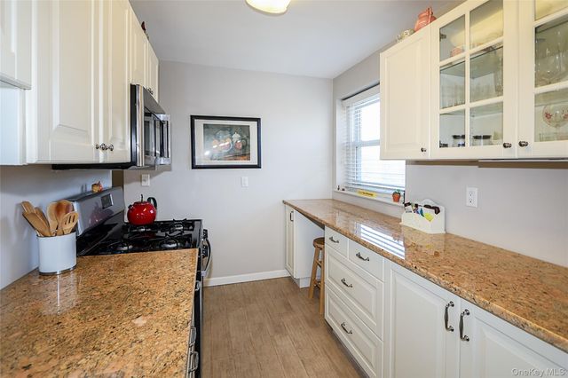 34 Pearsall Avenue 3G, Glen Cove, NY 11542