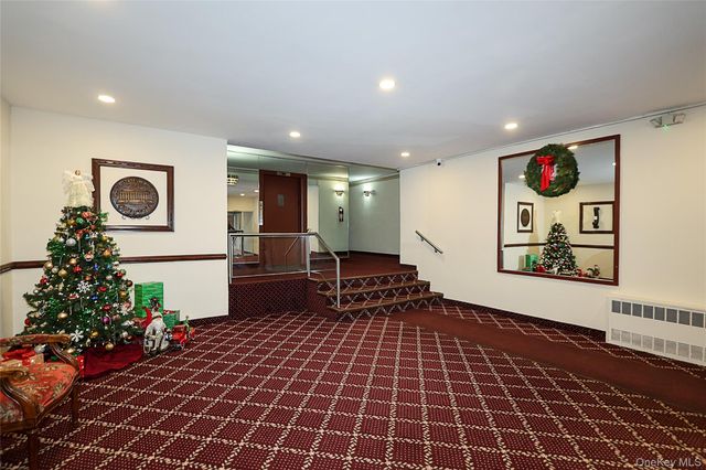 34 Pearsall Avenue 3G, Glen Cove, NY 11542