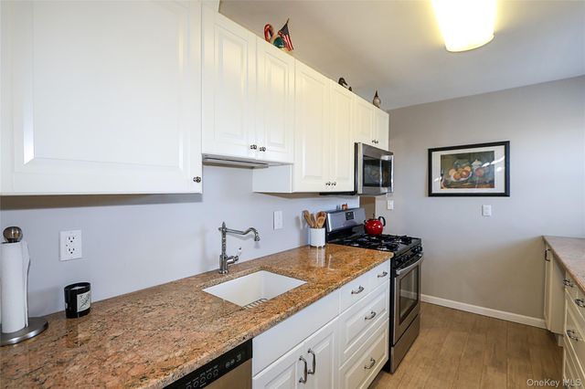 34 Pearsall Avenue 3G, Glen Cove, NY 11542