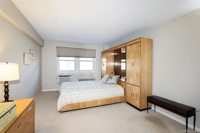 34 Pearsall Avenue 3G, Glen Cove, NY 11542