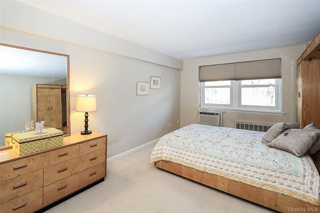 34 Pearsall Avenue 3G, Glen Cove, NY 11542