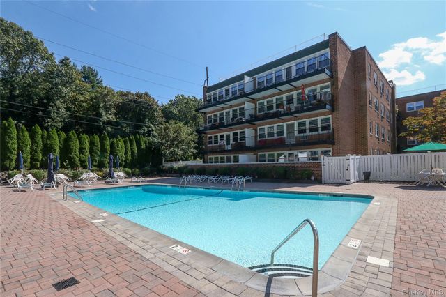 34 Pearsall Avenue 3G, Glen Cove, NY 11542
