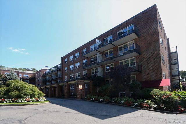 34 Pearsall Avenue 3G, Glen Cove, NY 11542