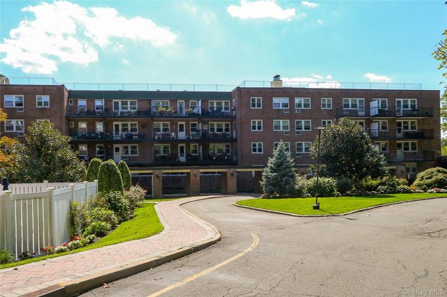 34 Pearsall Avenue 3G, Glen Cove, NY 11542