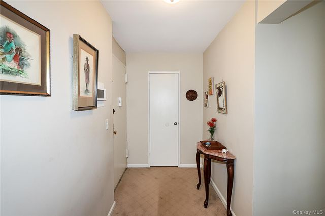 34 Pearsall Avenue 3G, Glen Cove, NY 11542