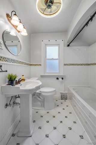 2733 Hermitage Avenue, St Louis, MO 63143