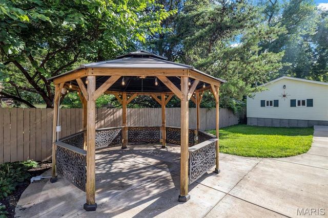 2733 Hermitage Avenue, St Louis, MO 63143