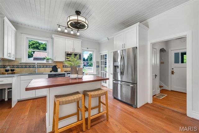 2733 Hermitage Avenue, St Louis, MO 63143
