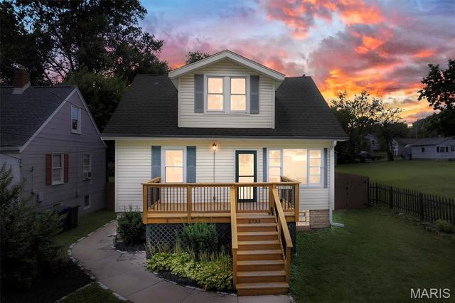 2733 Hermitage Avenue, St Louis, MO 63143