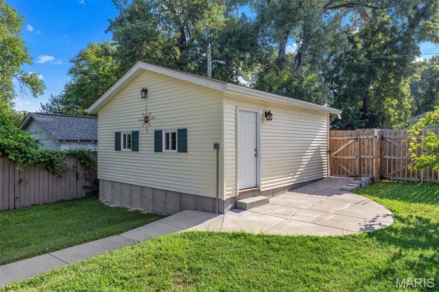 2733 Hermitage Avenue, St Louis, MO 63143