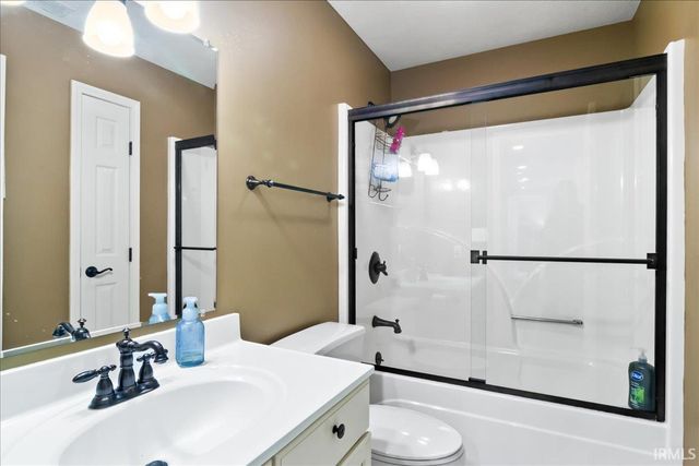 2115 Cobblestone Road, Jasper, IN 47546