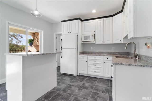 2115 Cobblestone Road, Jasper, IN 47546