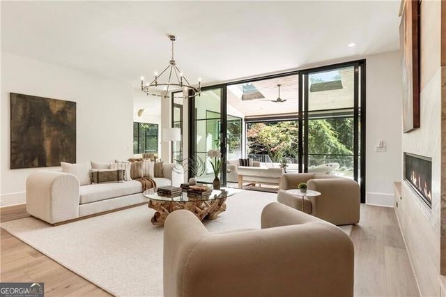 388 Londonberry Rd NW, Sandy Springs, GA 30327
