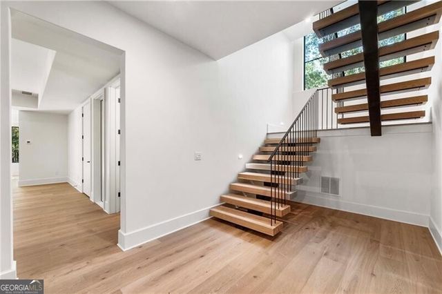 388 Londonberry Rd NW, Sandy Springs, GA 30327