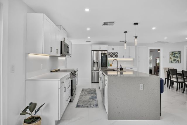 1390 PINE VALLEY Drive, Wellington, FL 33414