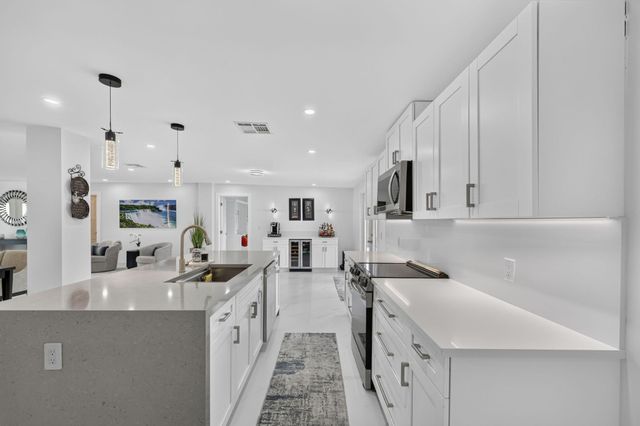 1390 PINE VALLEY Drive, Wellington, FL 33414