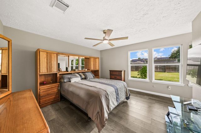 9911 Sageaspen Lane, Houston, TX 77089